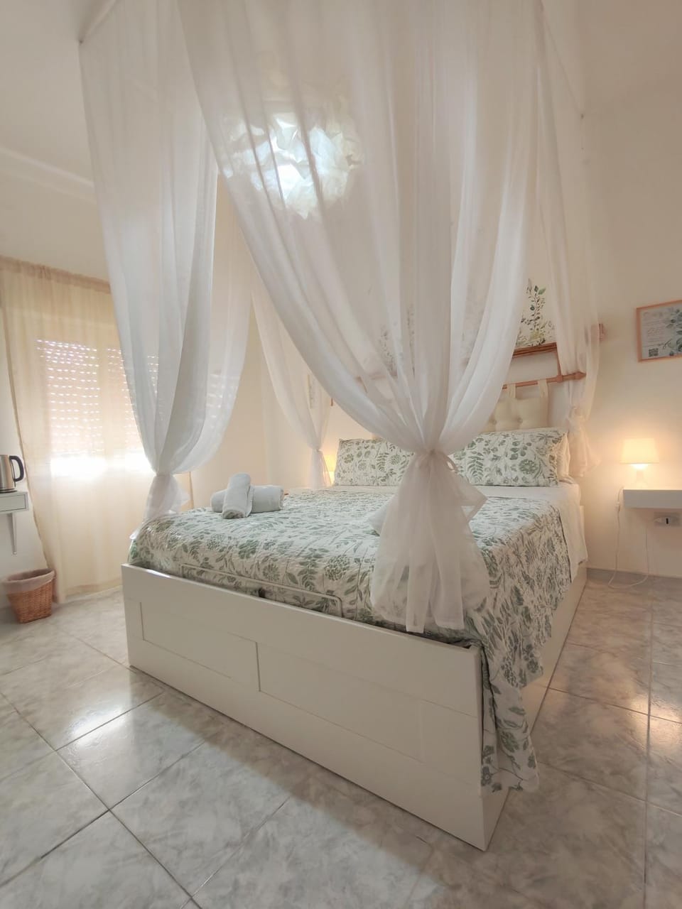 Bed, Decorative detail, Bedroom