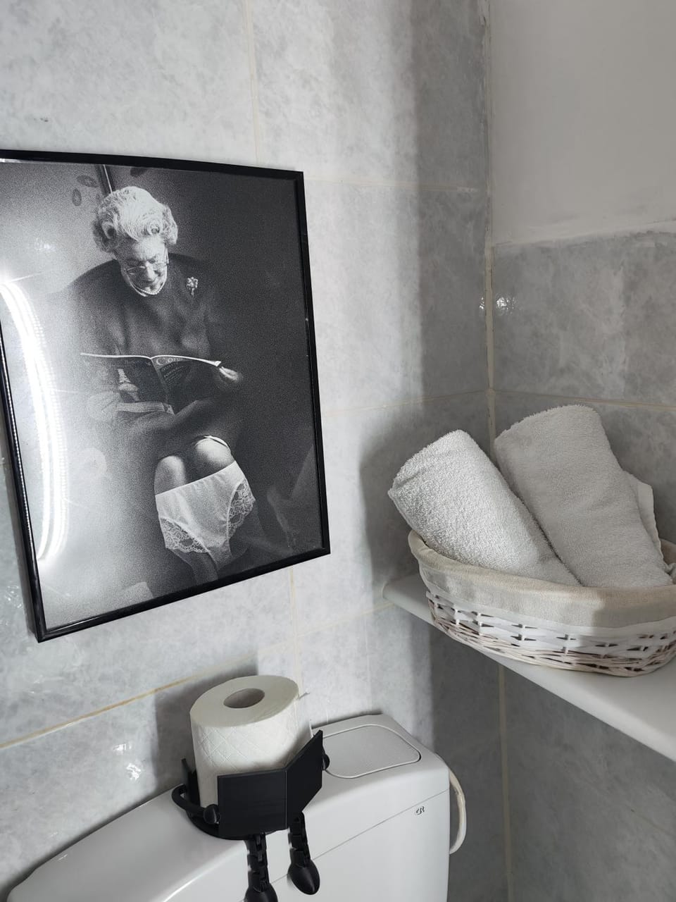 Toilet, Bathroom, Decorative detail, towels