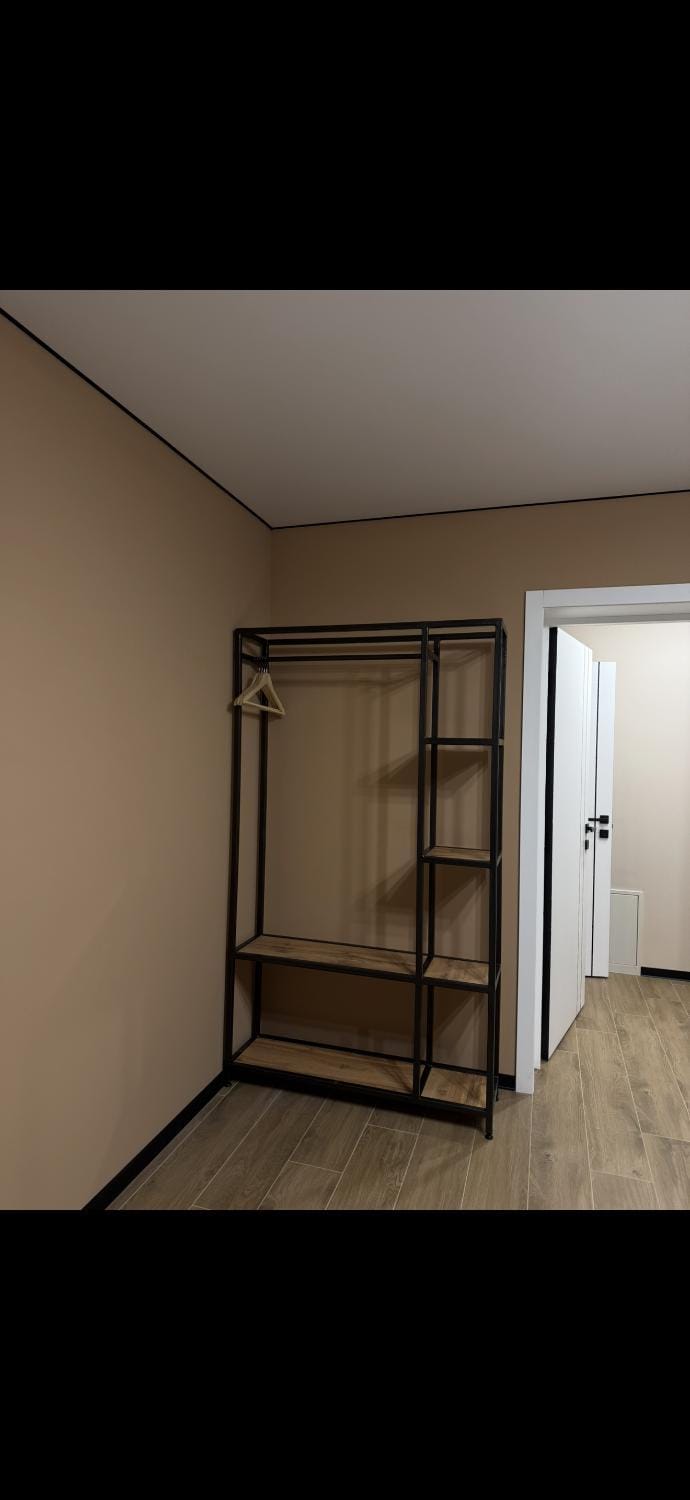 Photo of the whole room, Bedroom, wardrobe