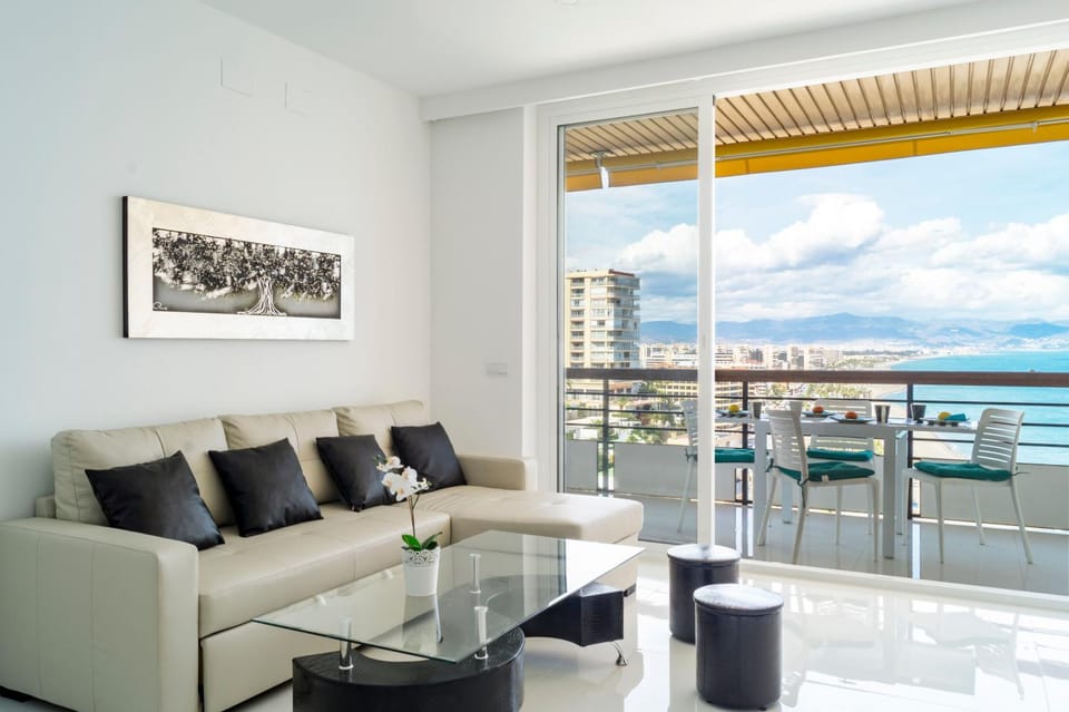 Premium Beachfront Stay in La Carihuela 4 Apartment in Torremolinos