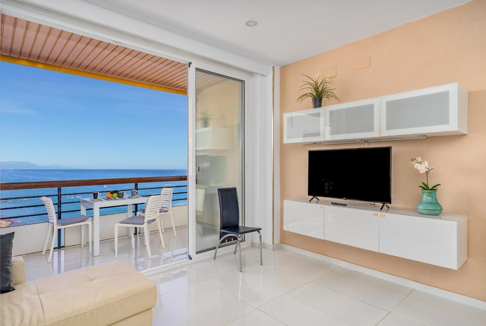 Premium Beachfront Stay in La Carihuela 4 Apartment in Torremolinos