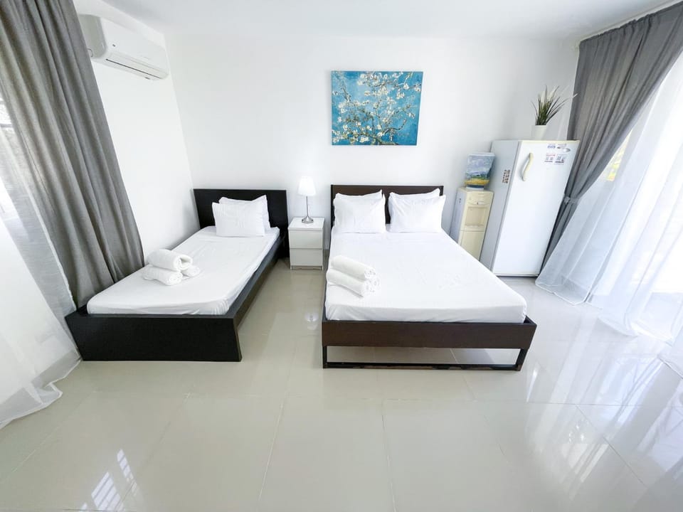 Bed, Photo of the whole room, Bedroom, air conditioner