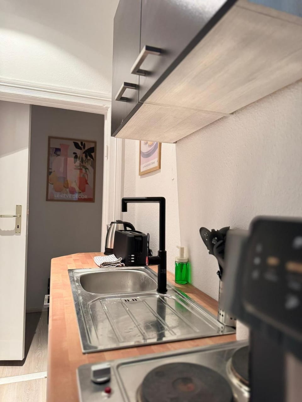 Kitchen or kitchenette, stove