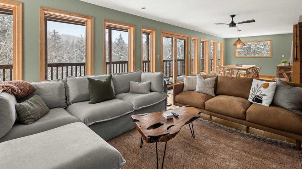 Alpine Falls Chalet - Ski Haven with Mountain Views House in Warren