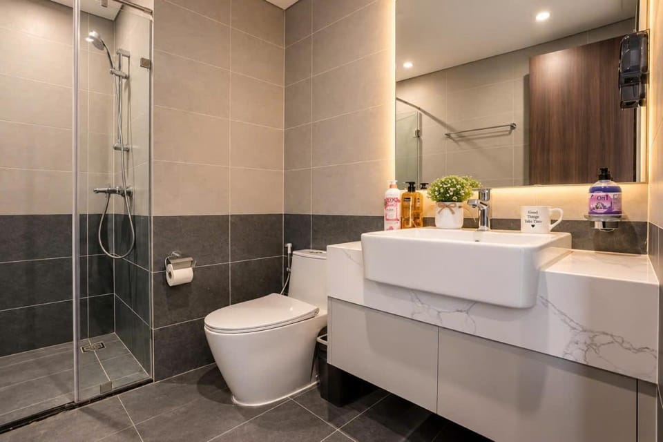 Shower, Toilet