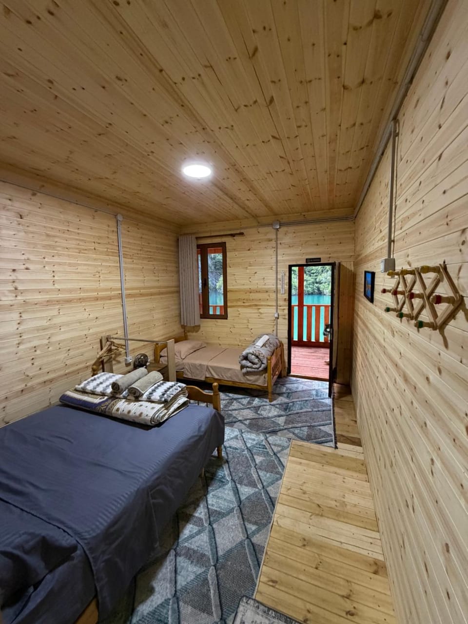 Bed, Photo of the whole room, towels