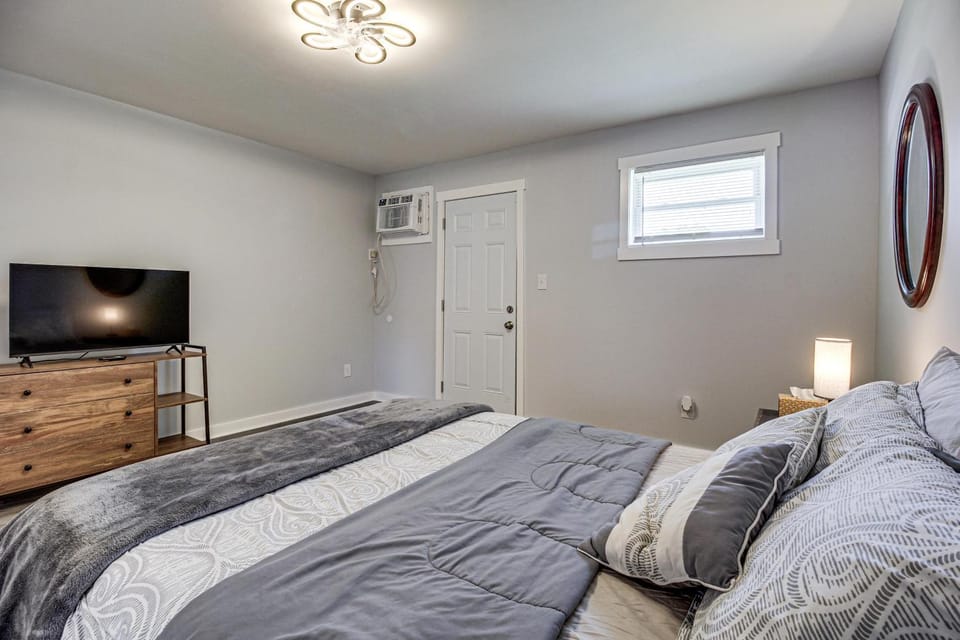3 Mi to Dtwn: Pet-Friendly Studio in Huntsville Apartment in Huntsville