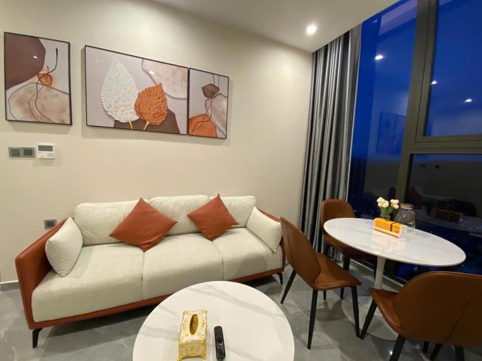 22F Luxury Condo Viewing Halong Bay Water Music Apartment in Vietnam
