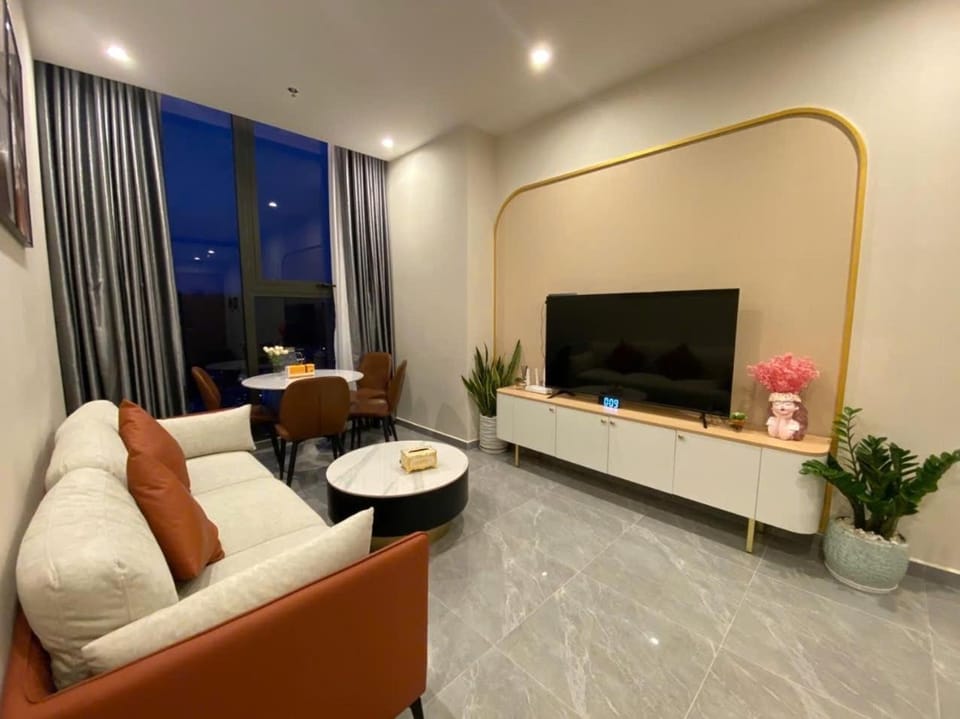 22F Luxury Condo Viewing Halong Bay Water Music Apartment in Vietnam