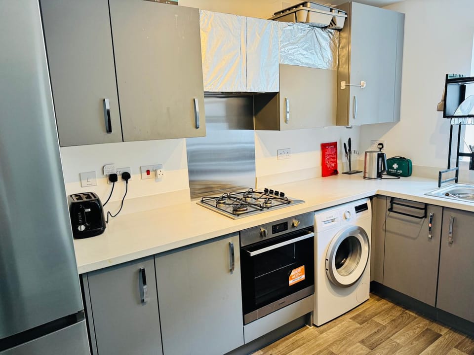 Ansari Palace Vacation rental in Basingstoke