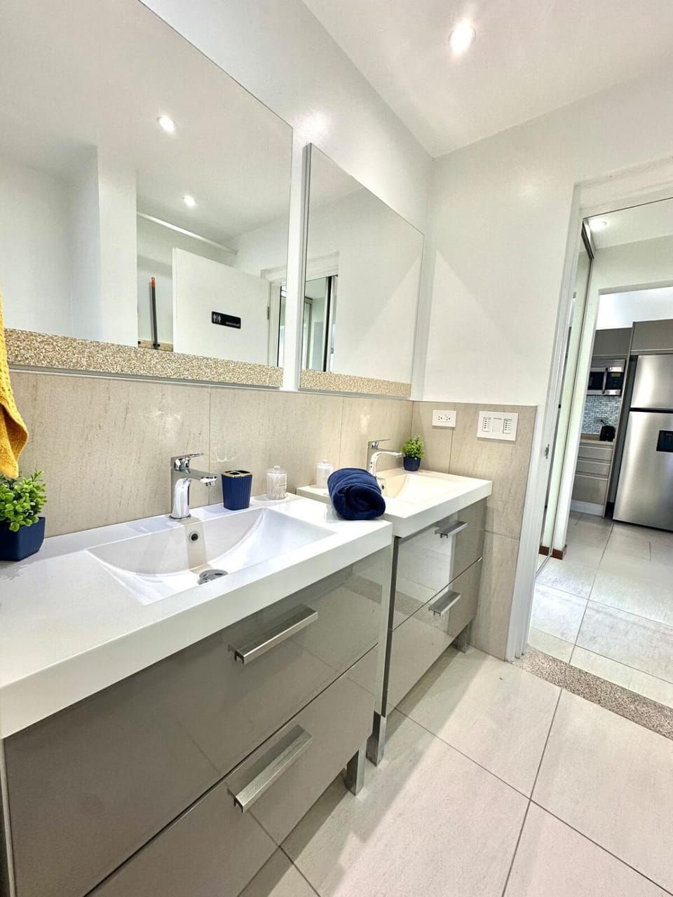 Yacht Inn - 2 Bedrooms Apartment in Simpson Bay