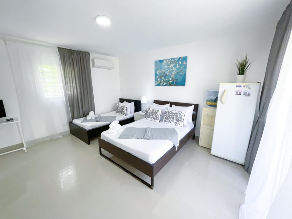 Bed, Kitchen or kitchenette, Photo of the whole room, Bedroom, towels, wardrobe