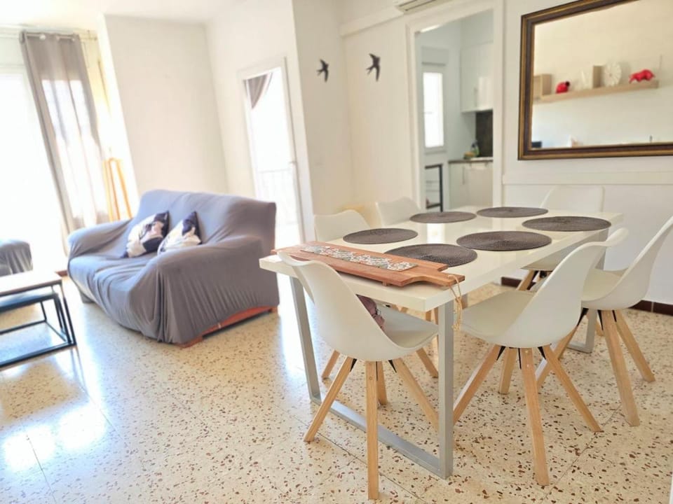 3-Bedroom Family Apartment Beach & Restaurants Apartment in Roses
