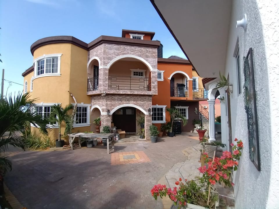 Nature's Getaway Villa JA House in Runaway Bay