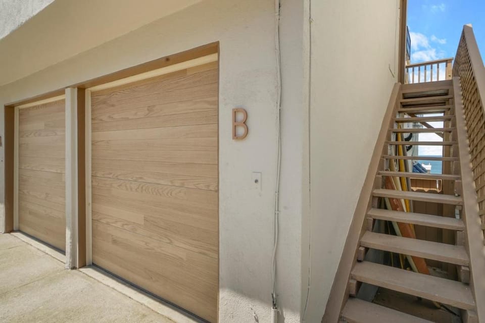 Facade/entrance, Parking