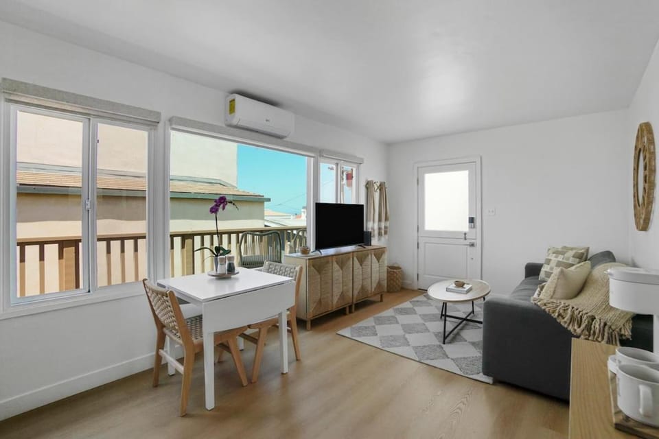 TV and multimedia, Living room, Seating area, Dining area, Sea view, air conditioner
