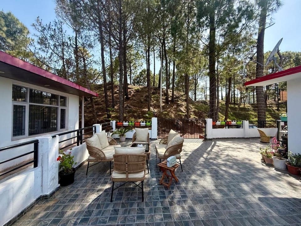 Captains Ridgeview Retreat Villa in Himachal Pradesh