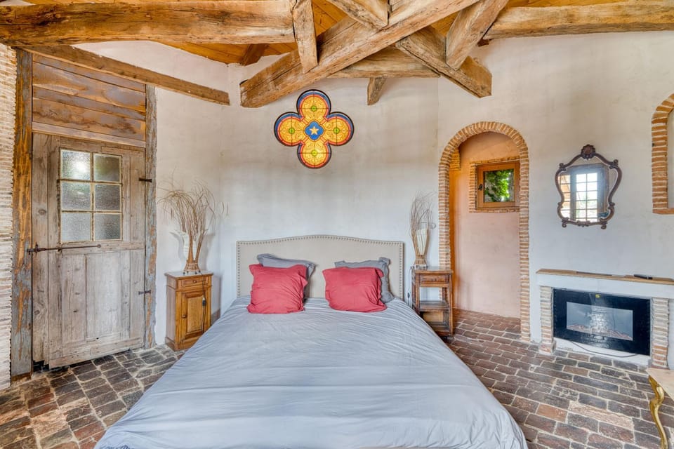Bed, Photo of the whole room, Bedroom