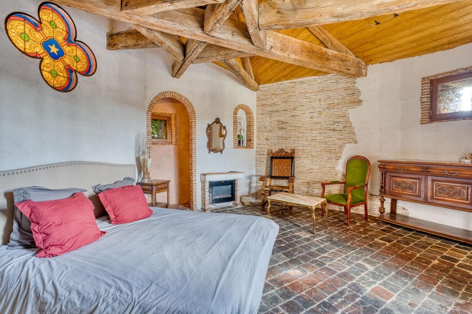Bed, Photo of the whole room, Bedroom