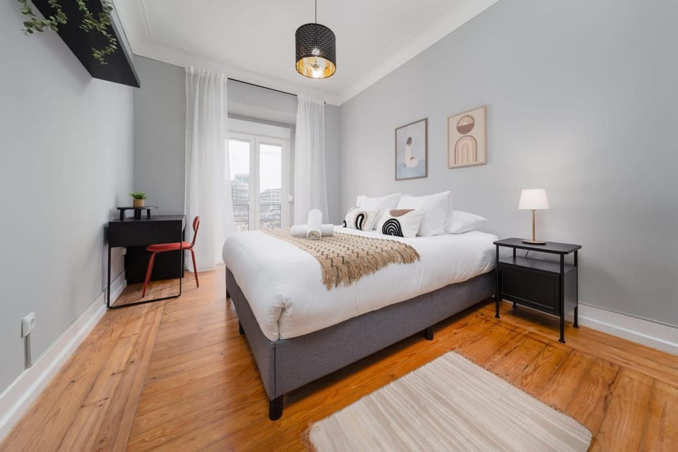 Photo of the whole room, Bedroom