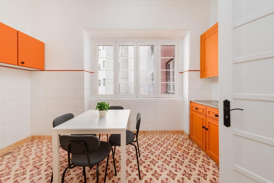 Kitchen or kitchenette, Communal kitchen