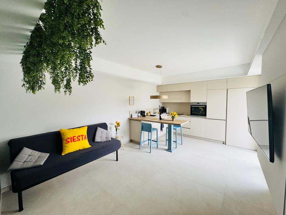 Kitchen or kitchenette, Living room, Seating area