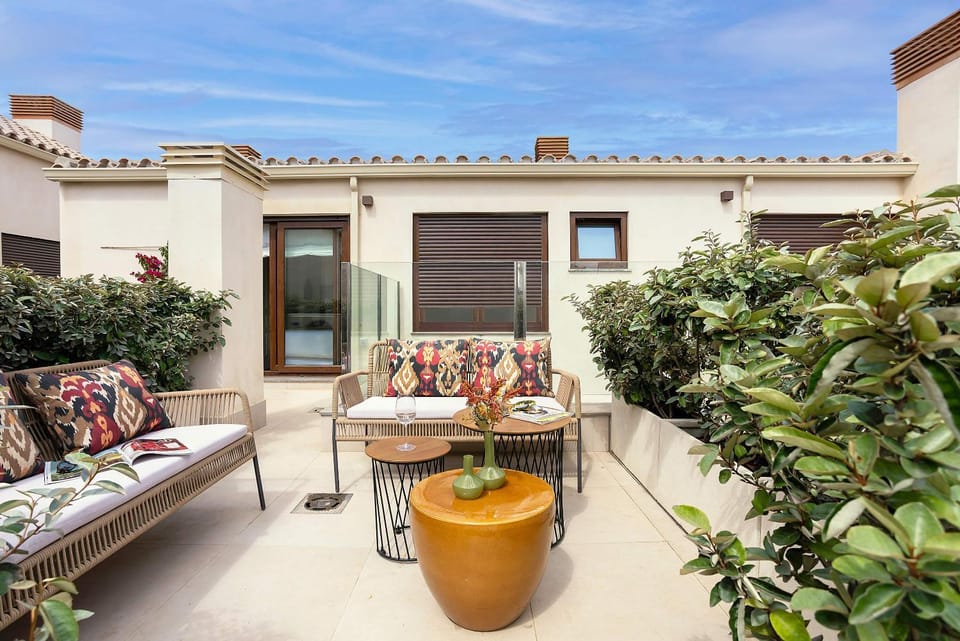 Day, View (from property/room), Balcony/Terrace, Living room, Seating area