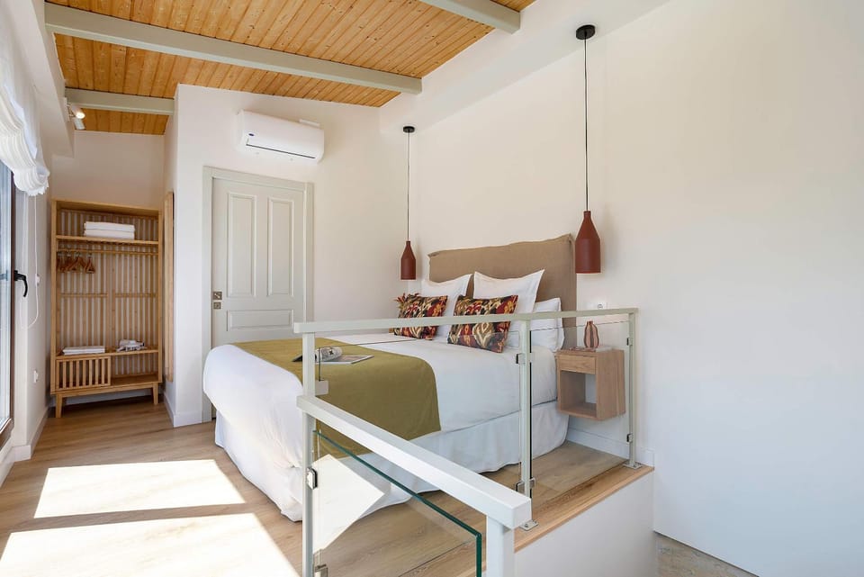 Bed, Bathroom, Balcony/Terrace, Photo of the whole room, Bedroom, wardrobe, air conditioner