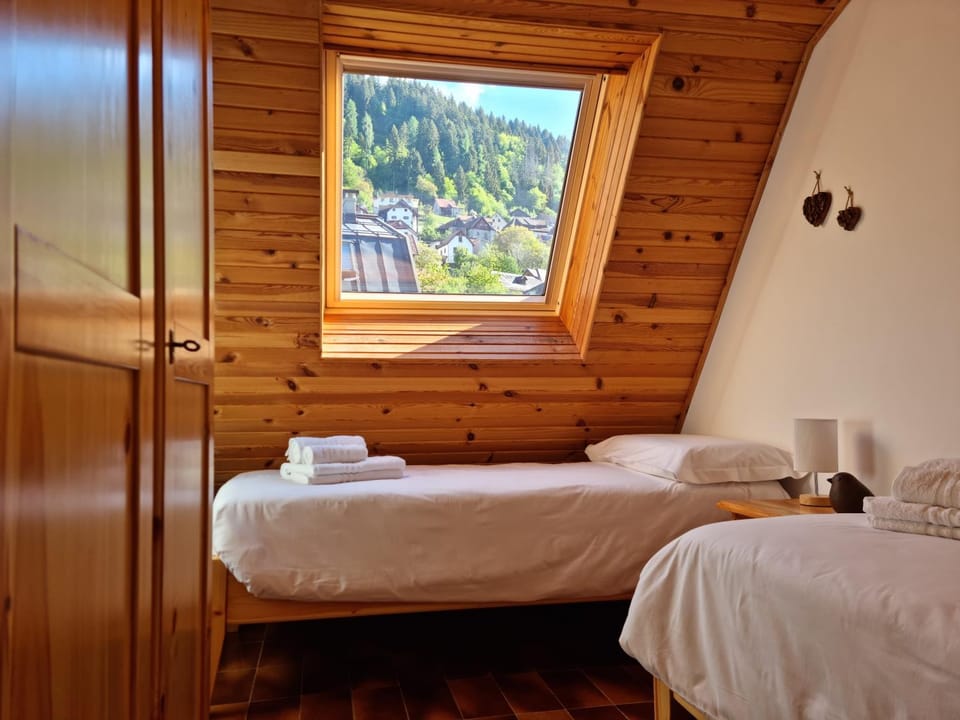 Bed, Photo of the whole room, Bedroom, towels