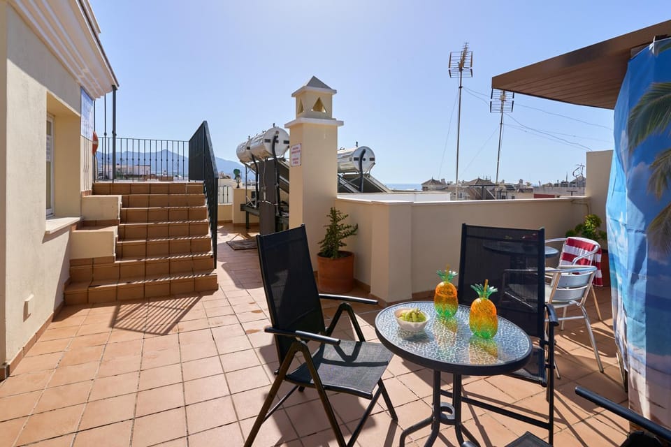 Property building, Balcony/Terrace, Living room