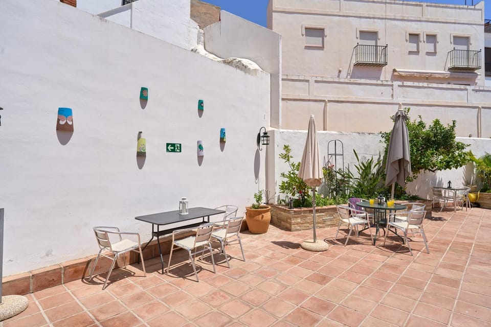 Property building, Balcony/Terrace, Living room