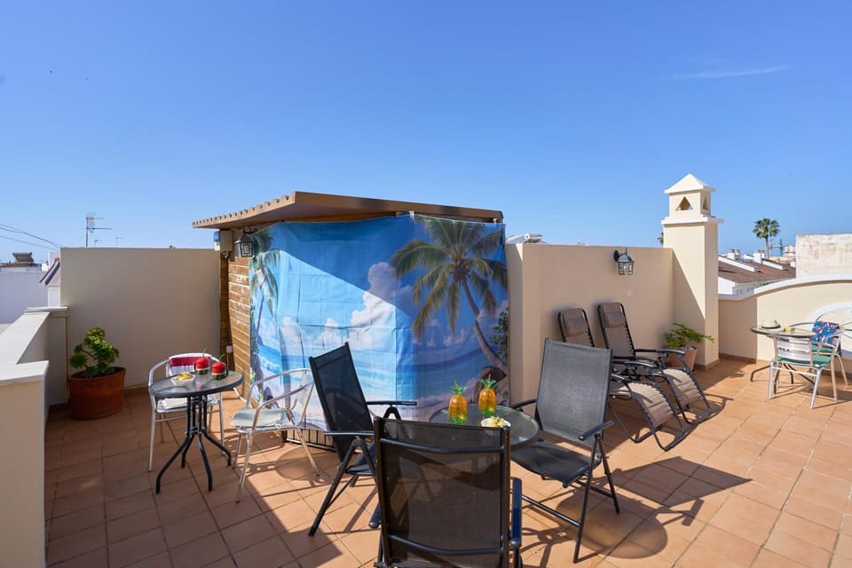 Property building, Balcony/Terrace, Living room