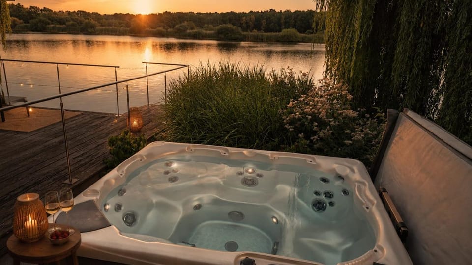 Slapen aan het Ven - Privé wellness lodge aan het water Nature lodge in Nijmegen
