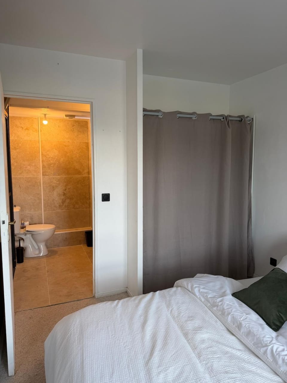 Appartement centre-ville avec parking sous terrain Apartment in Île-de-France