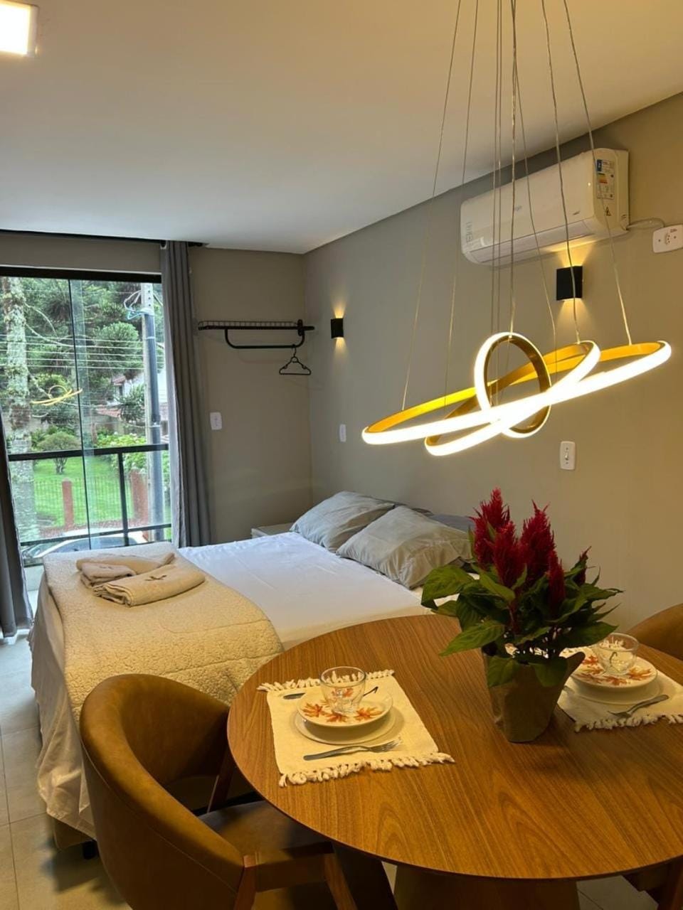 Quarto 12 · Suíte aconchegante com hidromassagem e aquecedor Bed and Breakfast in Campos do Jordão