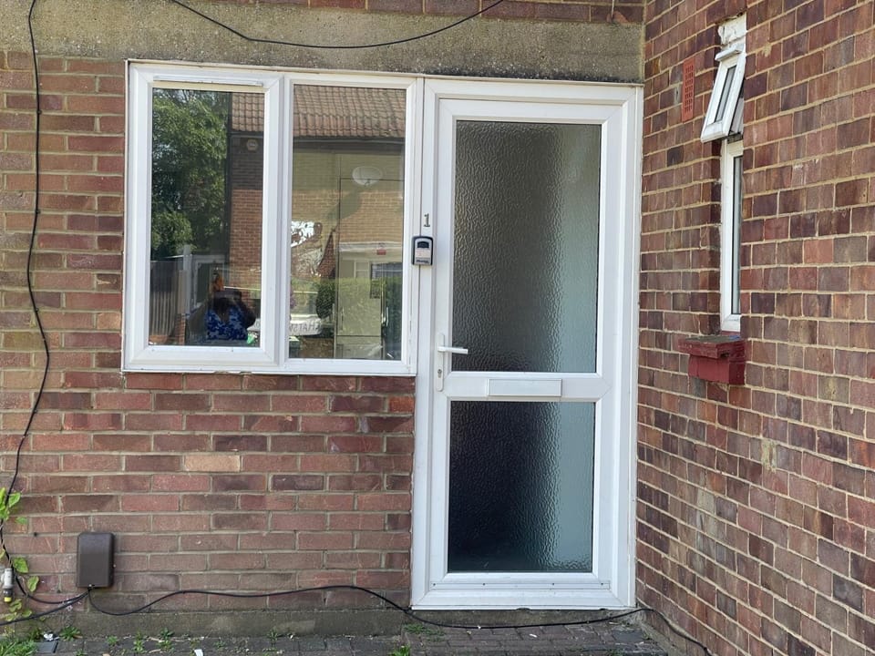 Apartment Sleeps 2 with Parking Apartment in Southall