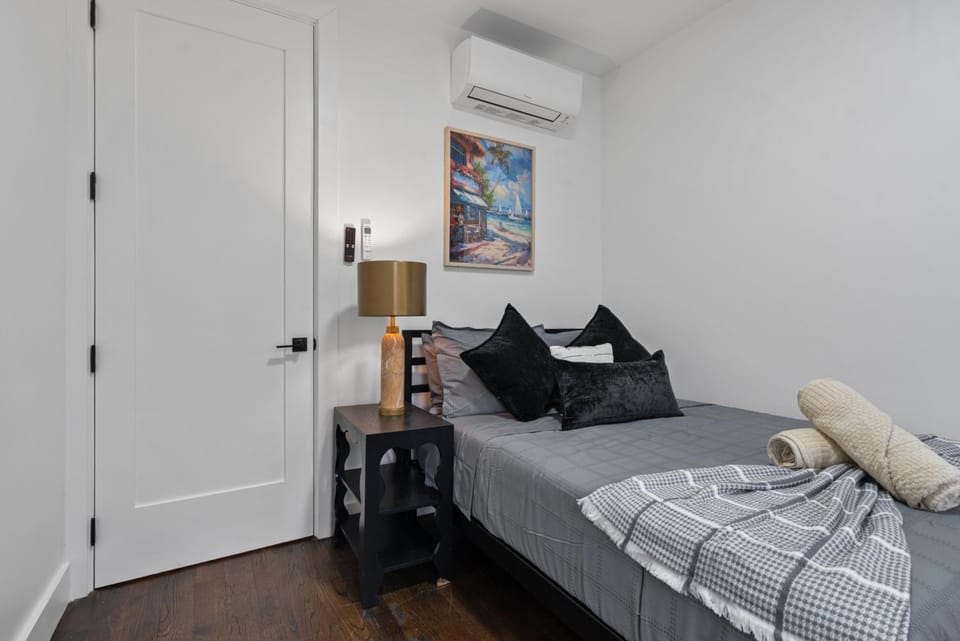 Bed, air conditioner