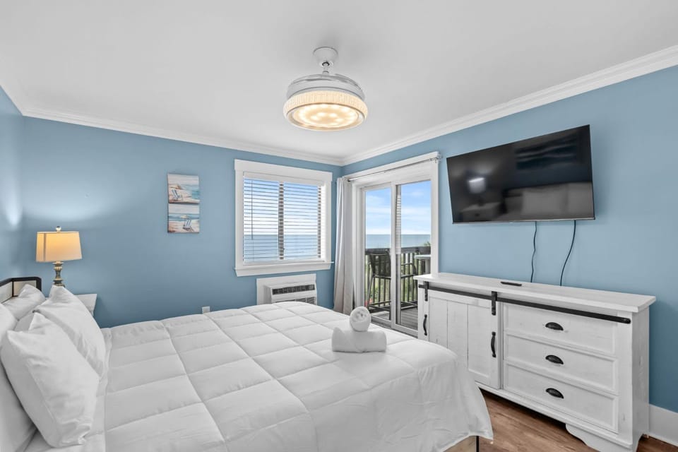 Beachfront Bungalow Noon Check In Ocean View Pool House in Myrtle Beach