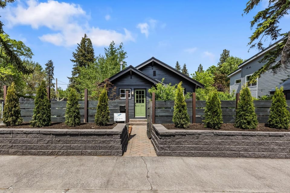 Bluebird Day - Box Factory Bungalow A charming 2-bedroom retreat House in Bend