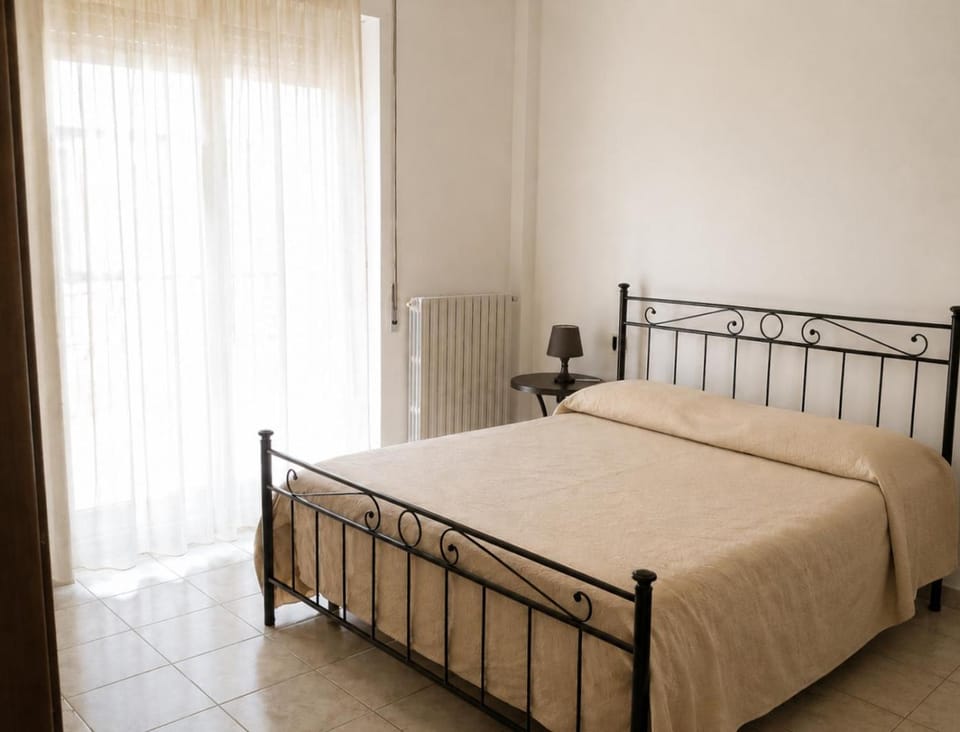 Bed, Photo of the whole room, locker