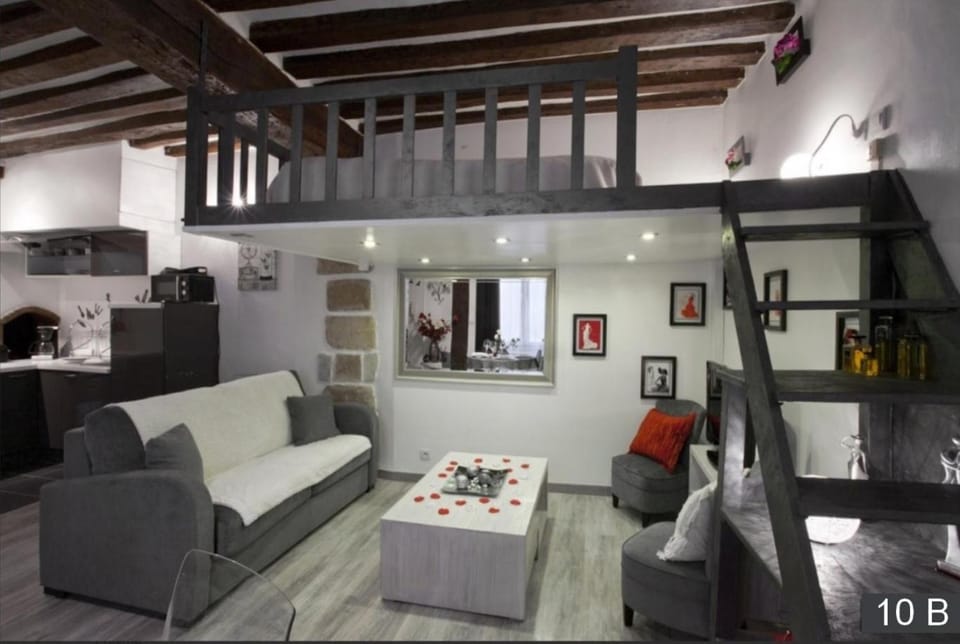TV and multimedia, Kitchen or kitchenette, Living room, Seating area