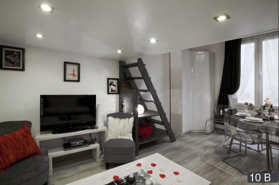 TV and multimedia, Living room, Seating area, Dining area