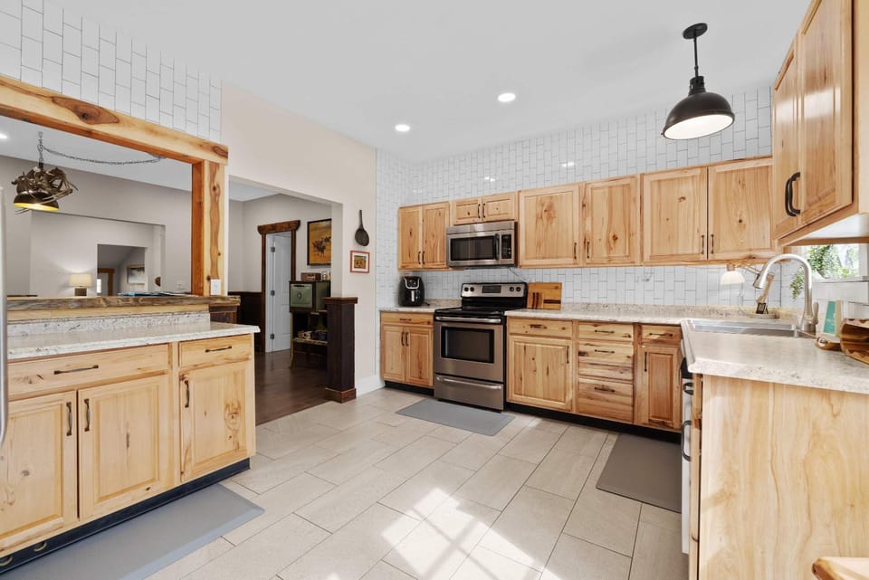 Kitchen or kitchenette, dishwasher, oven, pet friendly, stove