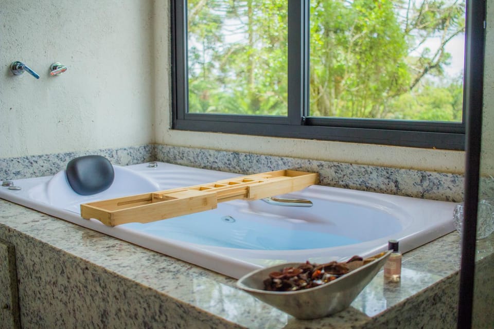 Hot Tub, Bathroom, towels