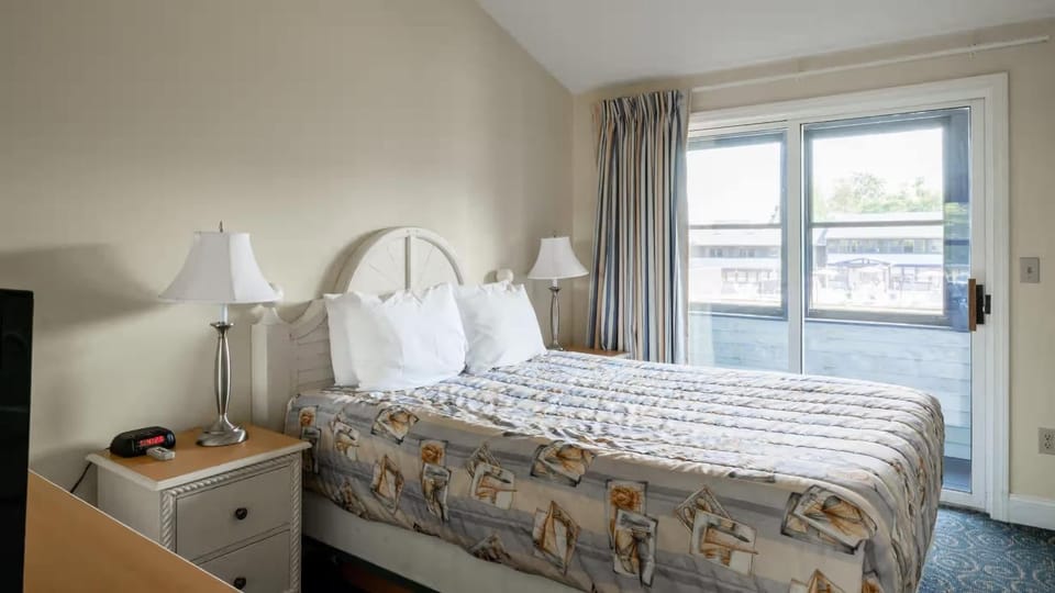 Nautical Mile Resort 1-Bedroom Efficiency Suite Apartment in Wells