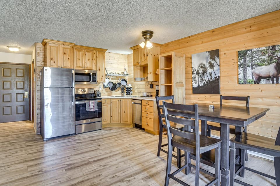 < 1 Mi to Granby Rodeo! Retreat w/ Pool & Hot Tub House in Granby