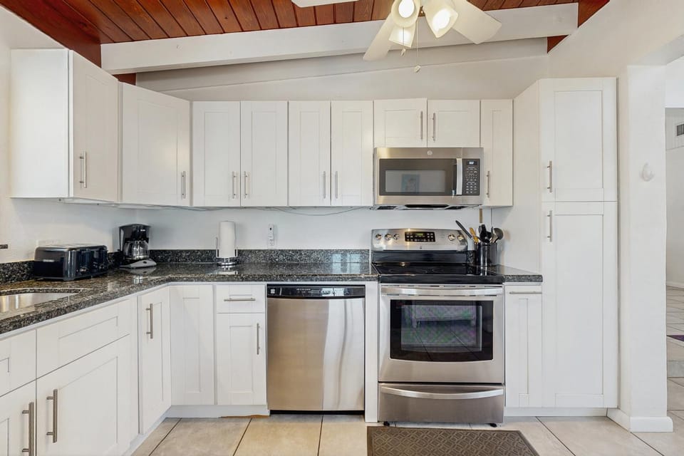 KC20 Downhome Cabin by the Canal Cabin in Key Colony Beach