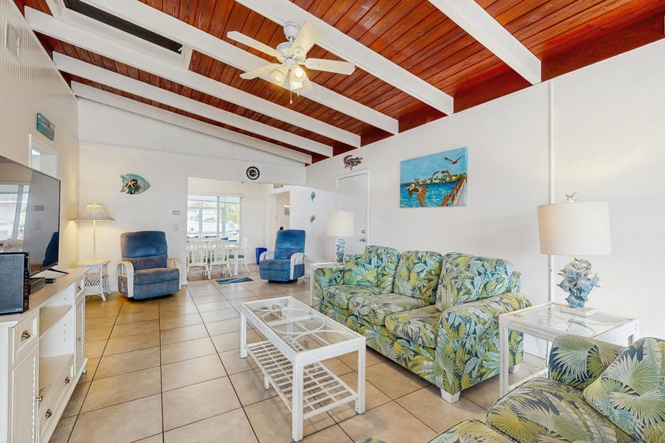 KC20 Downhome Cabin by the Canal Cabin in Key Colony Beach
