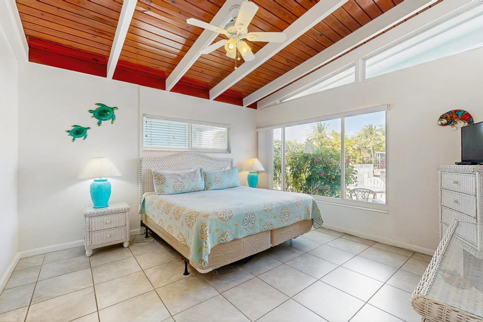 KC20 Downhome Cabin by the Canal Cabin in Key Colony Beach
