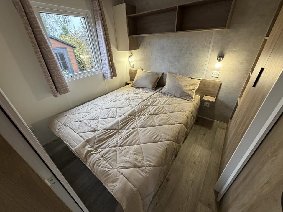 Bed, Photo of the whole room, Bedroom, wardrobe